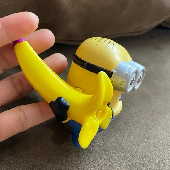 McDonald’s 2017 Minion with Banana Shooter Toy Kids Happy Meal Action Figure EUC - Picture 3 of 7